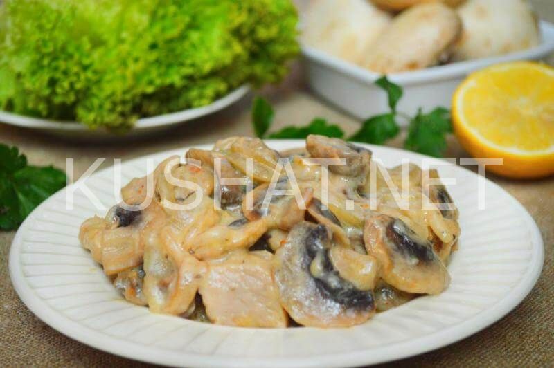 Свинина с грибами в сметанном соусе — рецепт с фото пошагово. Как приготовить мясо с грибами в сметанном соусе?