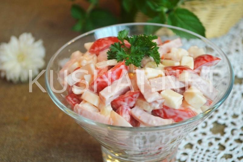 11_салат с ветчиной, маринованным луком, сыром и помидорами