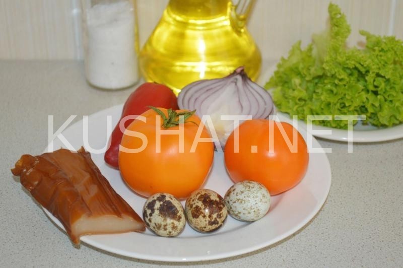 1_салат с копченым кальмаром, помидорами и перепелиными яйцами
