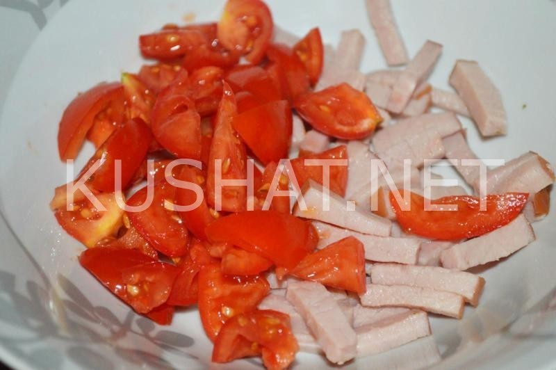3_салат с ветчиной, маринованным луком, сыром и помидорами