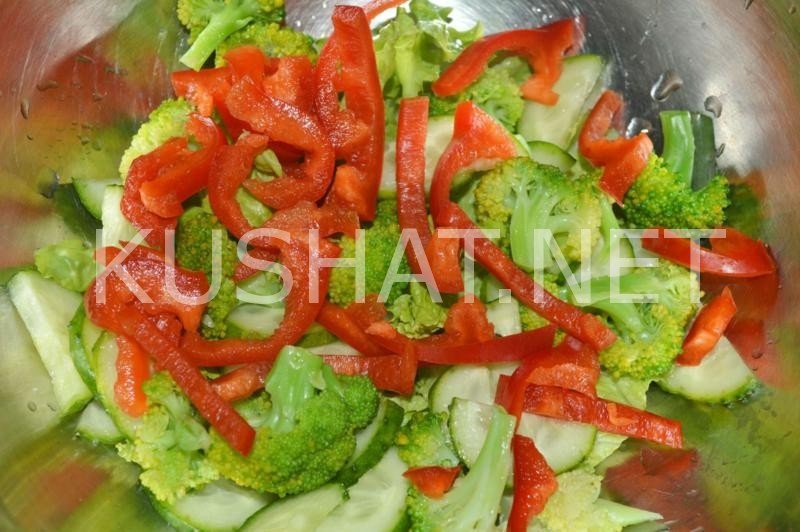 6_салат из брокколи с помидорами и огурцами
