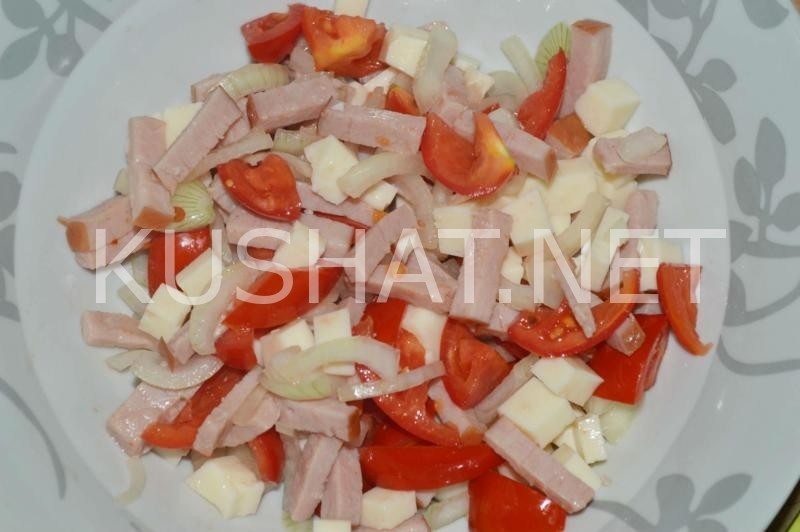 8_салат с ветчиной, маринованным луком, сыром и помидорами