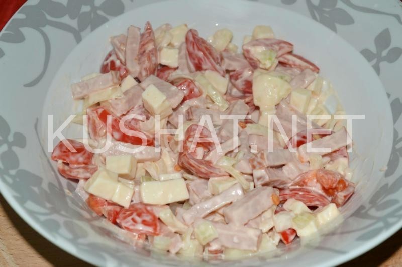 9_салат с ветчиной, маринованным луком, сыром и помидорами