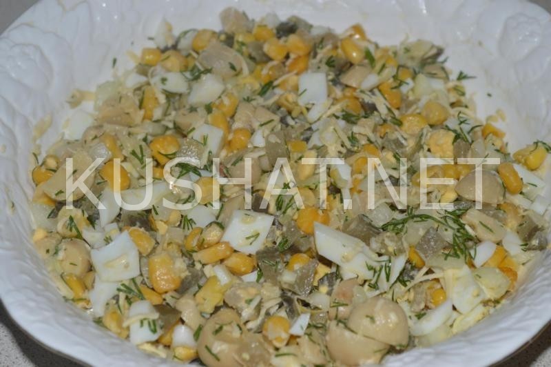 10_салат с консервированными шампиньонами, сыром и кукурузой