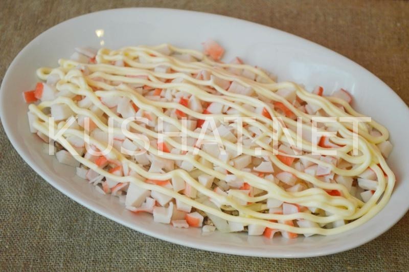 7_слоеный салат с тунцом, крабовыми палочками и кукурузой