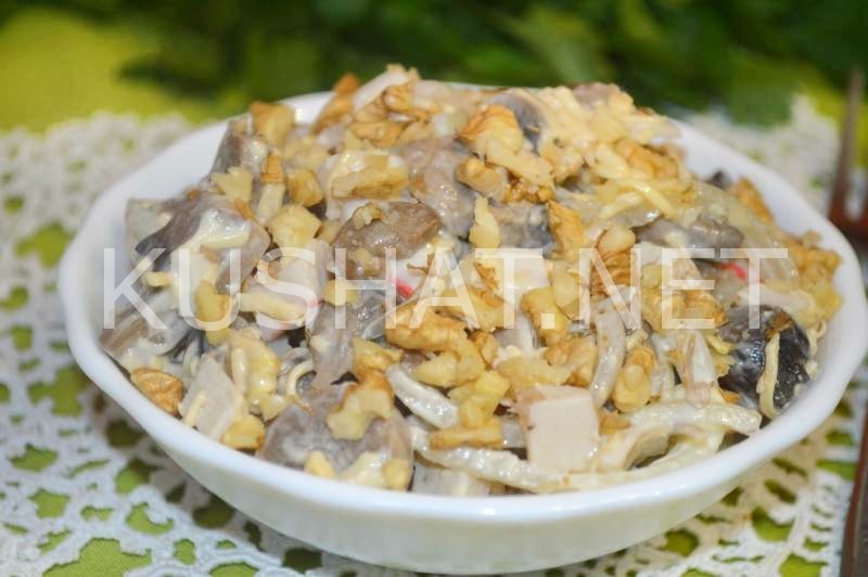 12_салат с крабовыми палочками, грибами, сыром и орехами