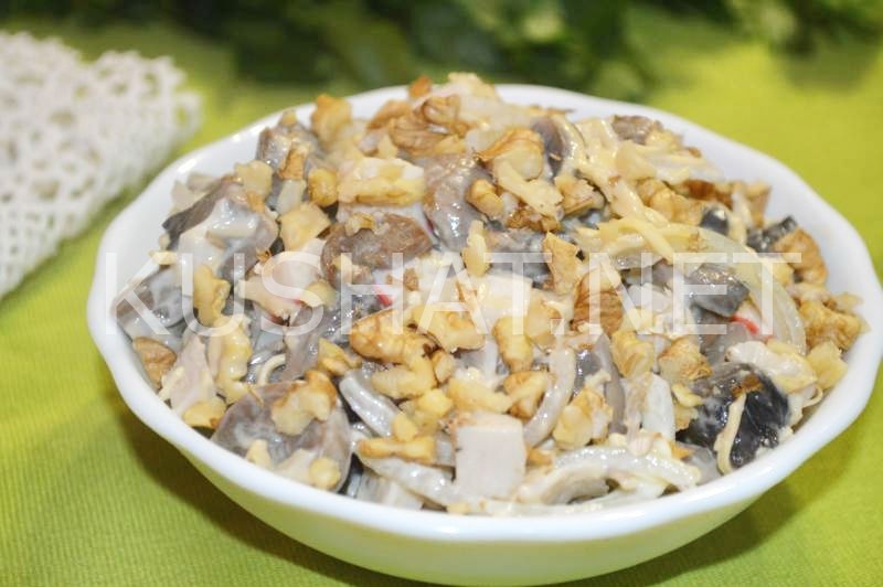 13_салат с крабовыми палочками, грибами, сыром и орехами