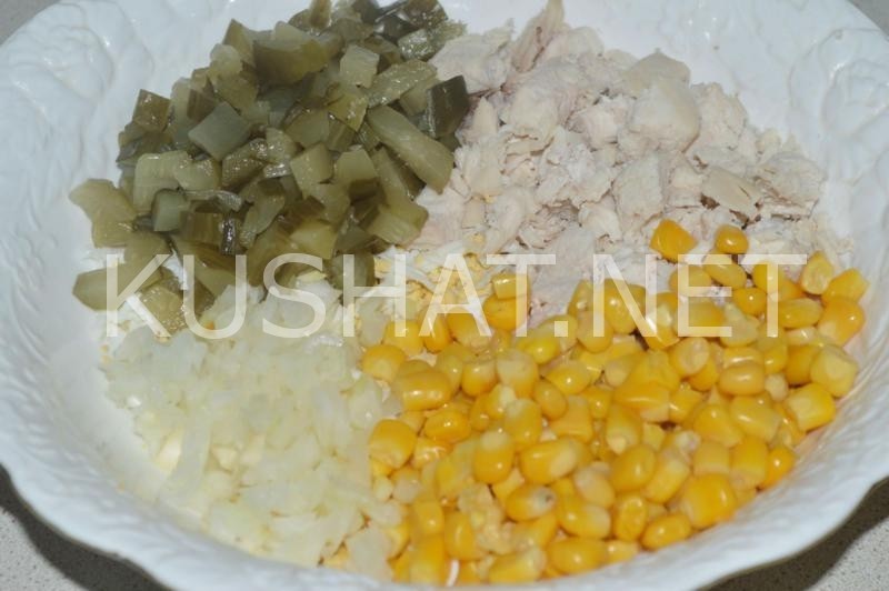 6_салат с курицей, кукурузой, сыром и огурцом