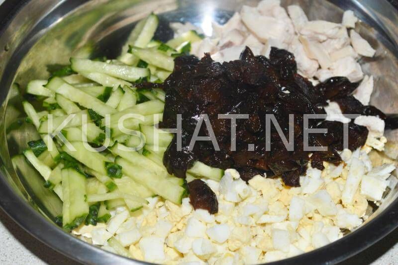 6_салат с курицей и черносливом и огурцом