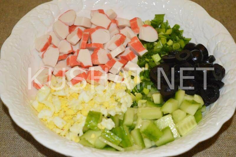 6_салат с крабовыми палочками, оливками и огурцом