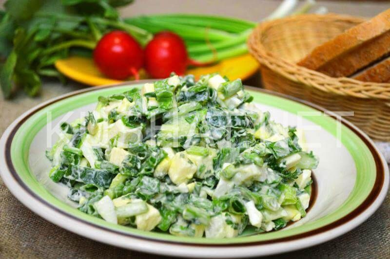 9_салат из зеленого лука с яйцами, огурцами и плавленым сыром