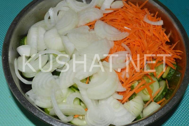 4_салат из огурцов с морковью и луком на зиму