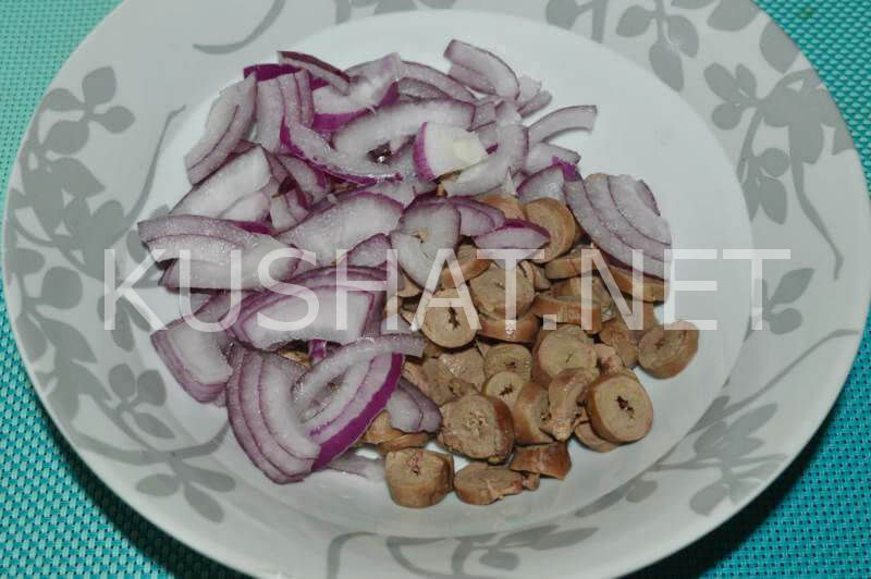 5_салат из куриных сердечек с маринованным луком и кукурузой