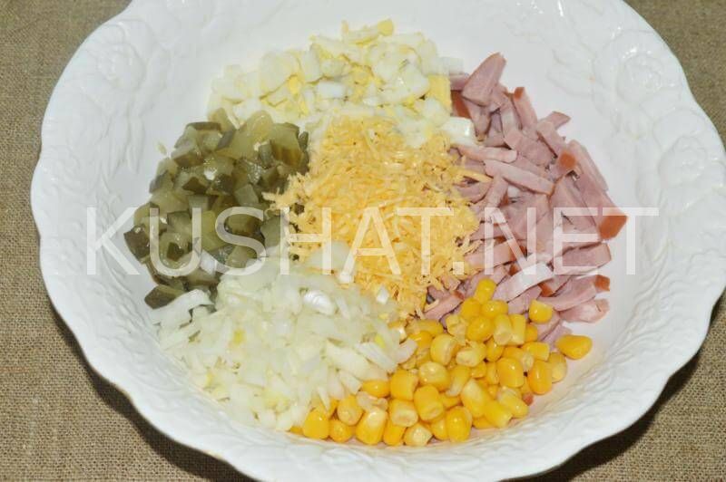 7_салат с ветчиной, кукурузой и маринованными огурцами