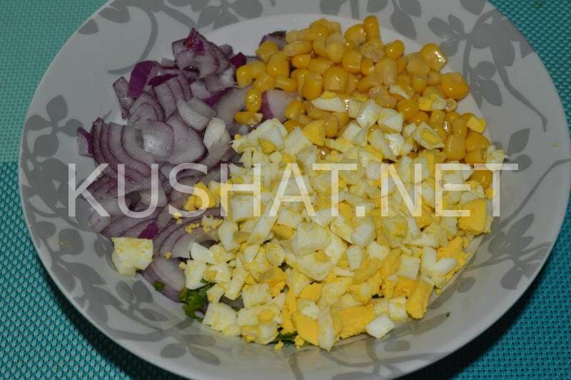 8_салат из куриных сердечек с маринованным луком и кукурузой