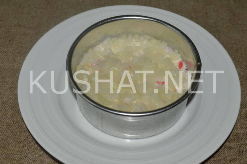 8_слоеный салат с крабовыми палочками, сыром и орехами