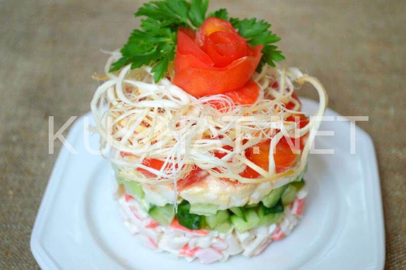 16_слоеный салат с крабовыми палочками, огурцом и помидорами
