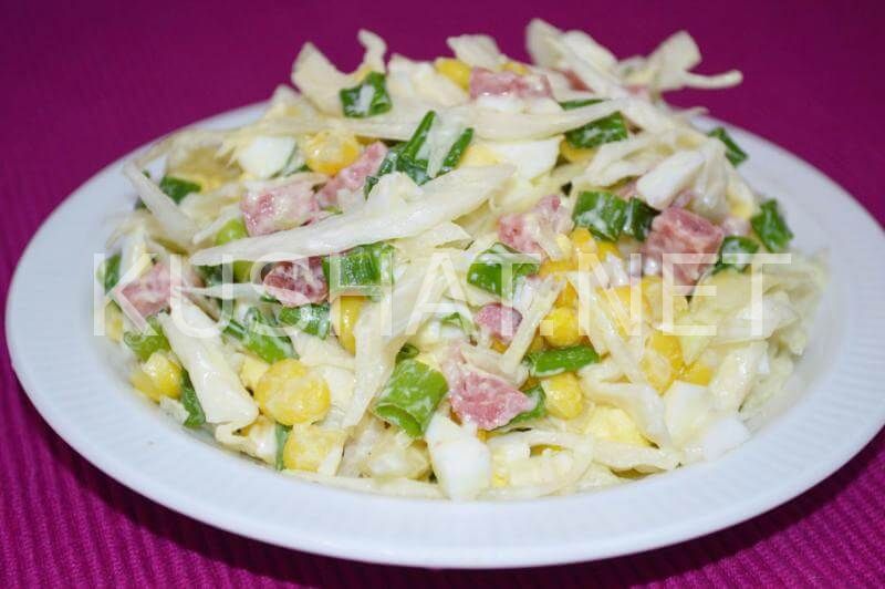 10_салат из капусты с колбасой и кукурузой