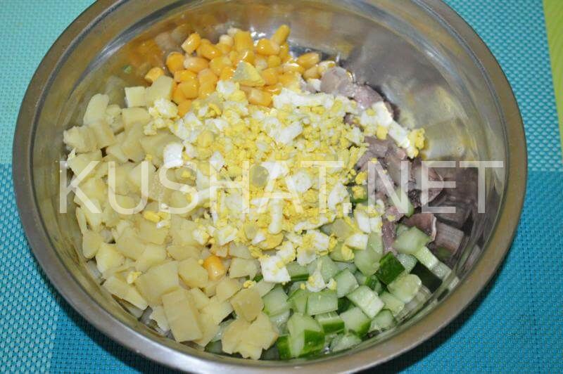 6_салат из печени трески с яйцом, огурцом и кукурузой