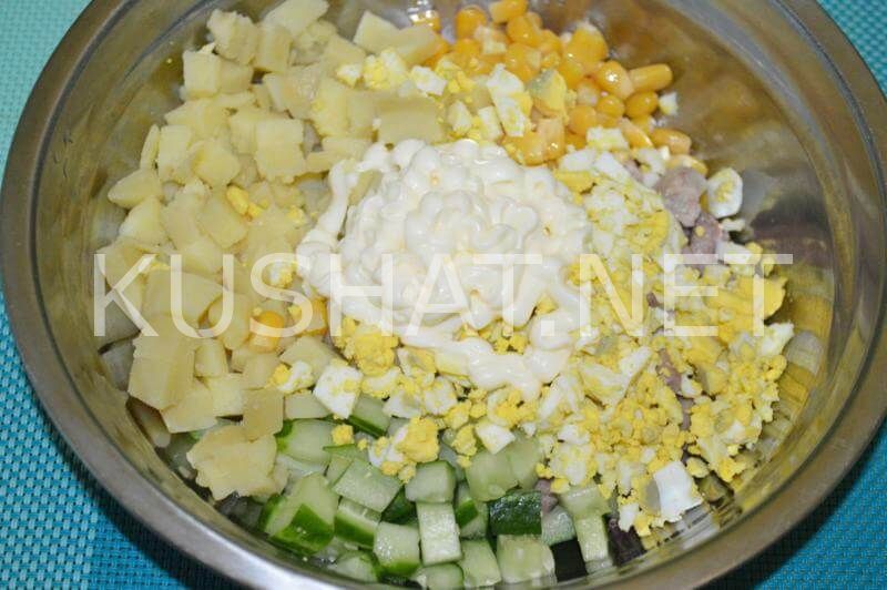 7_салат из печени трески с яйцом, огурцом и кукурузой