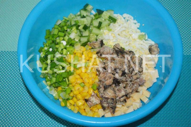 7_салат со шпротами, кукурузой и огурцом