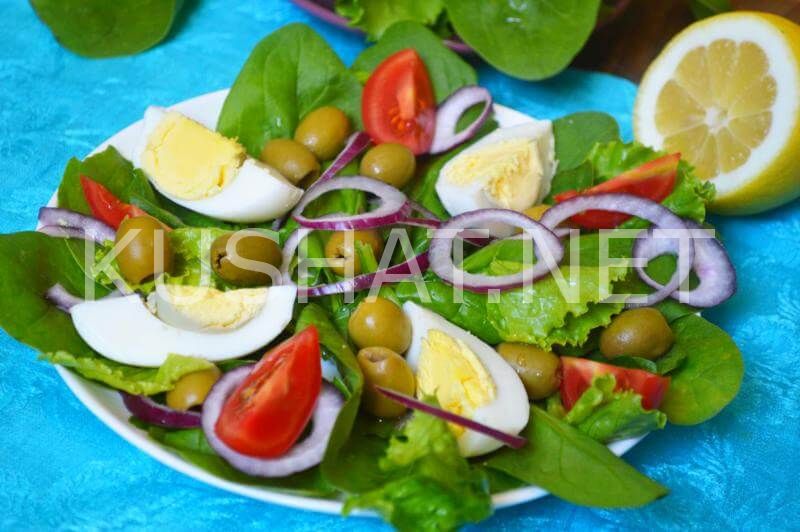 6_салат со шпинатом, помидорами и яйцом