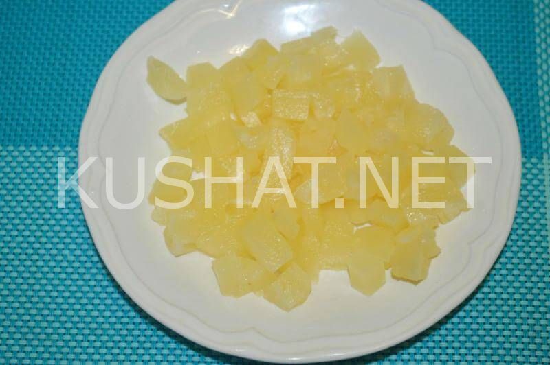 4_салат с копченой курицей, сыром и ананасами