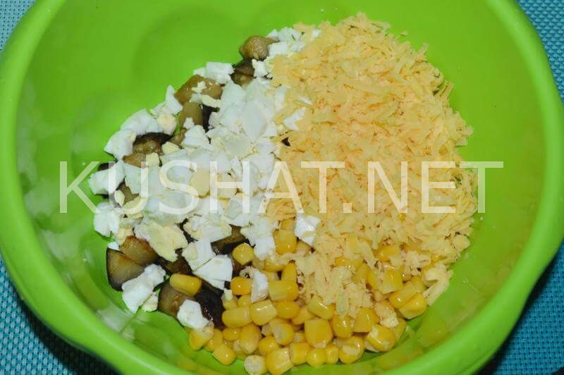 7_салат с баклажанами, сыром и кукурузой