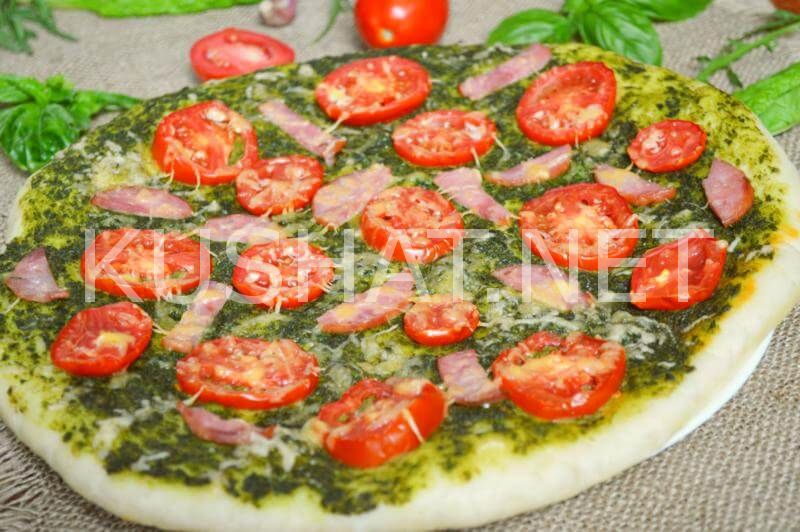 10_пицца с соусом песто, ветчиной и помидорами