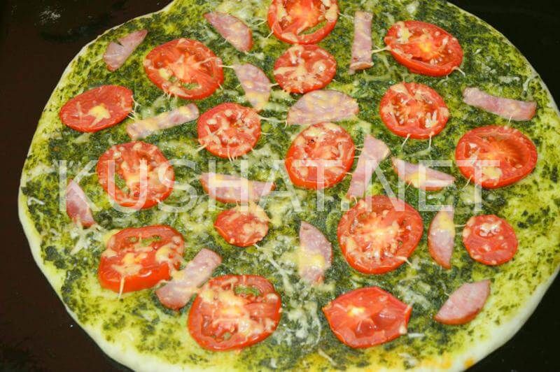 8_пицца с соусом песто, ветчиной и помидорами