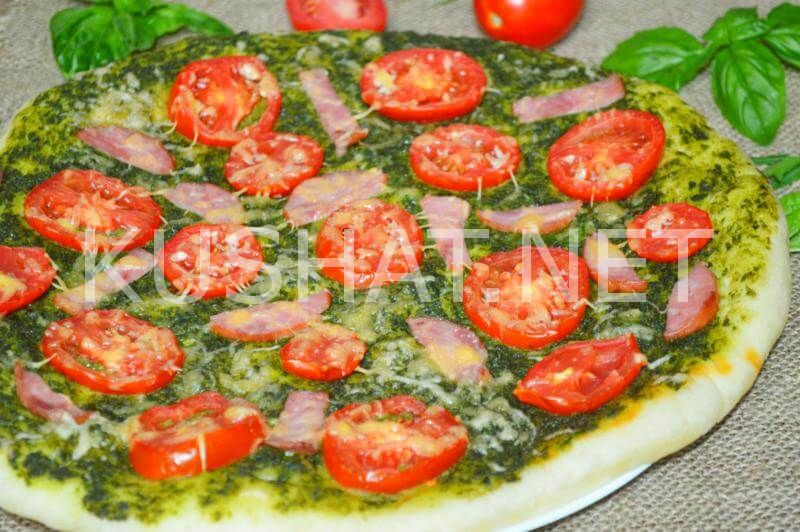 9_пицца с соусом песто, ветчиной и помидорами