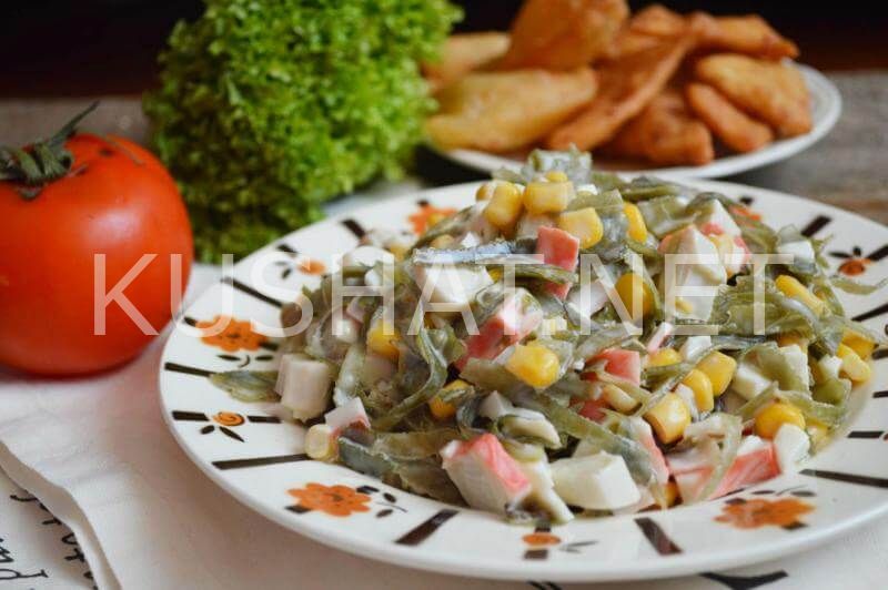 11_салат с морской капустой, крабовыми палочками и кукурузой