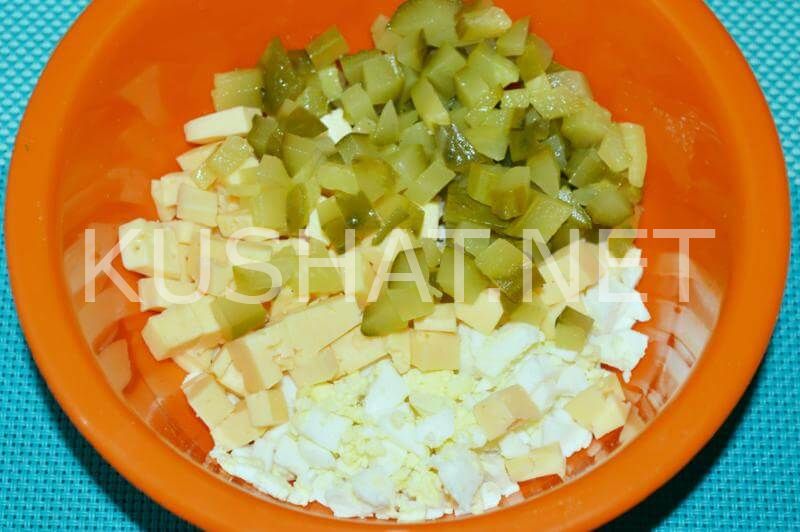 5_салат с солеными огурцами, сыром и яйцом