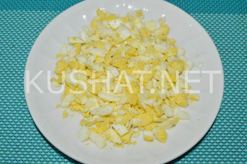 2_салат с кукурузой, сухариками и колбасой