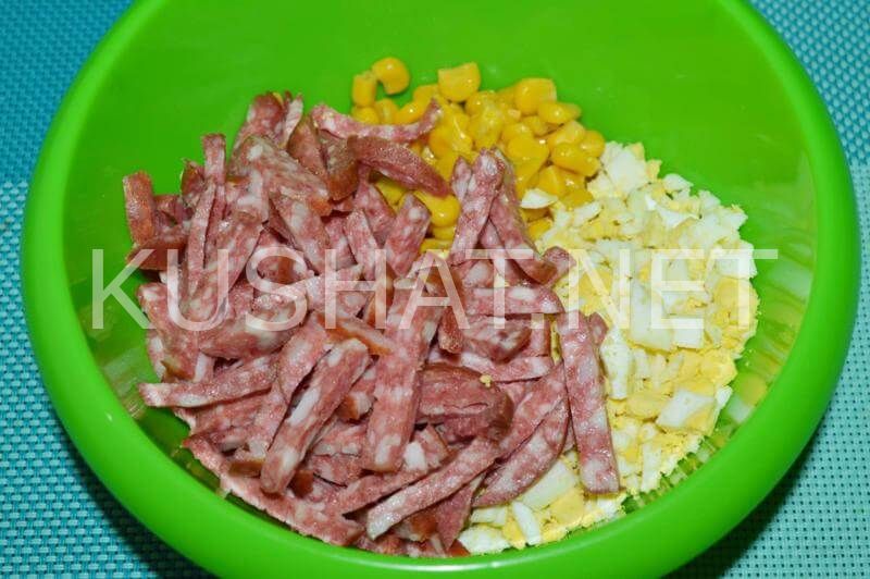 5_салат с кукурузой, сухариками и колбасой