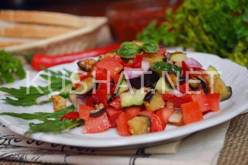 13_салат с баклажанами, огурцами и помидорами