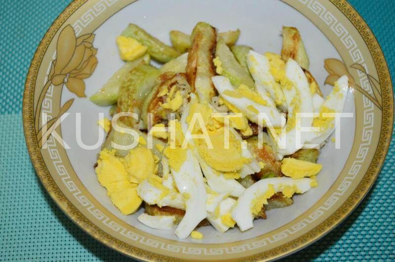 5_салат из кабачков с яйцом и помидорами