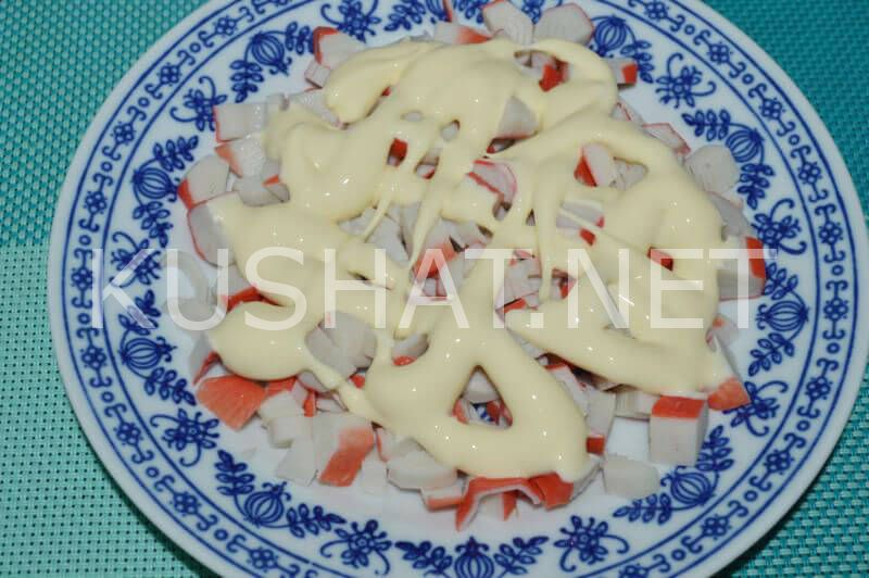5_слоеный салат с крабовыми палочками и помидорами