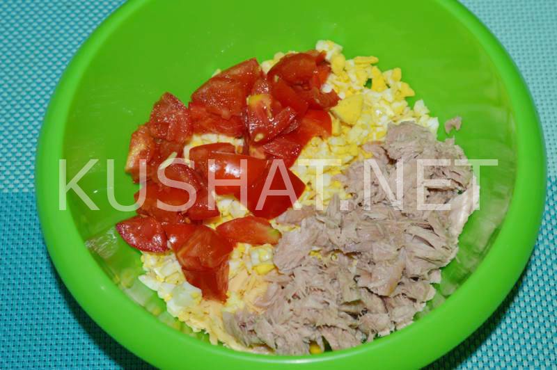 6_салат с тунцом, помидорами, яйцом и кукурузой