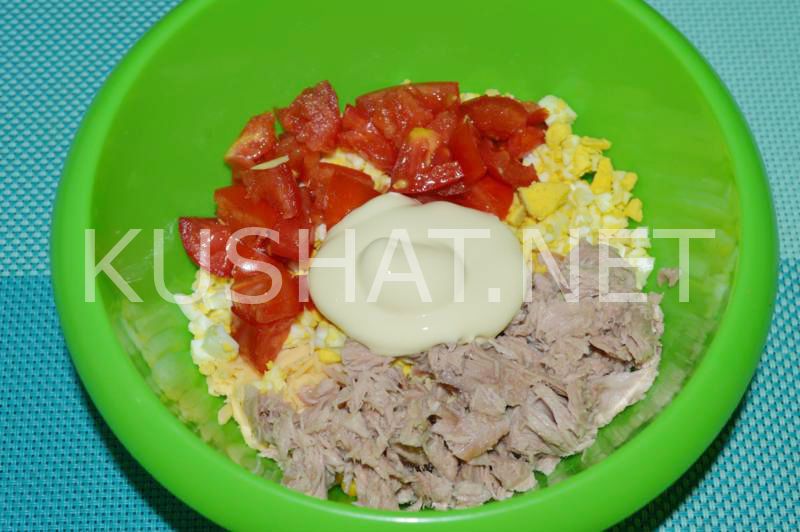 7_салат с тунцом, помидорами, яйцом и кукурузой