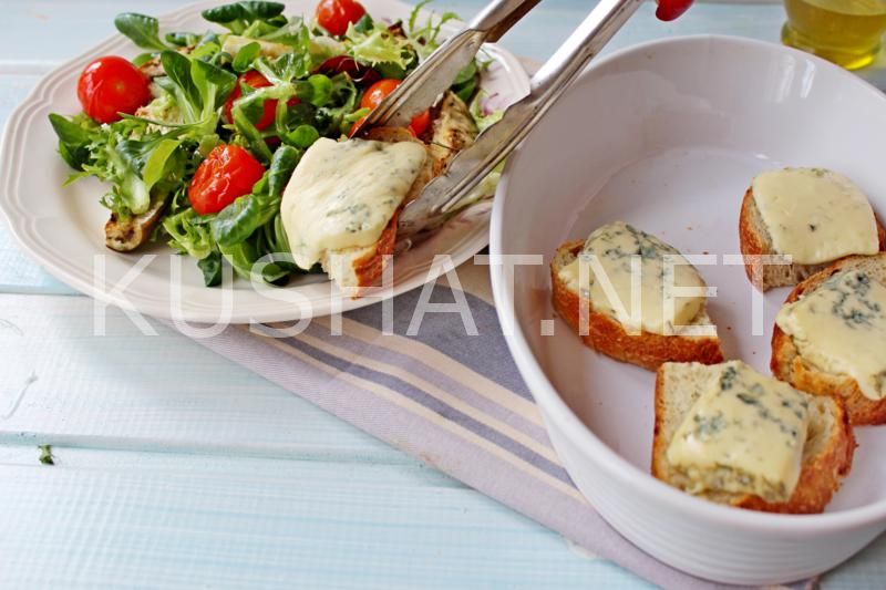 8_салат с баклажанами, гренками и сыром дор блю