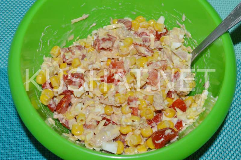 8_салат с тунцом, помидорами, яйцом и кукурузой
