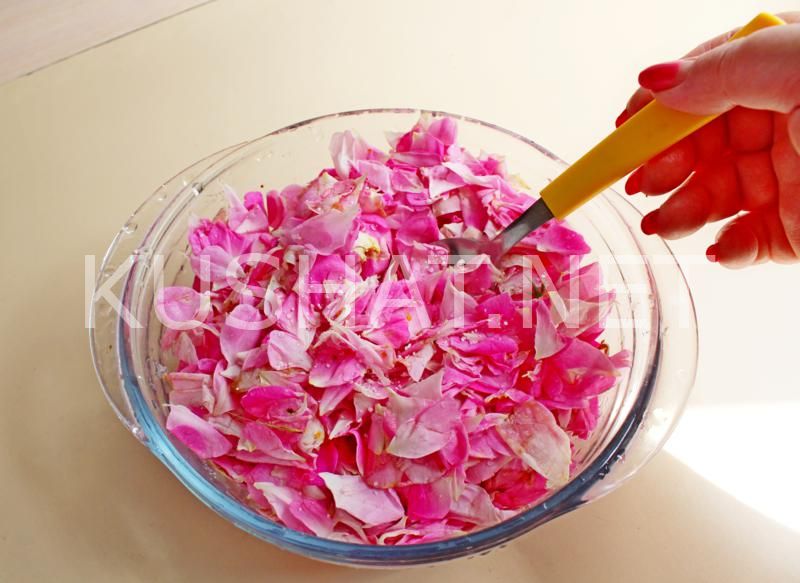3_клубничное варенье с лепестками роз